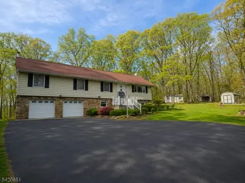 87 Buckhorn Dr, Washington, NJ 07882