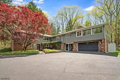 18 Green Rd, Sparta, NJ 07871