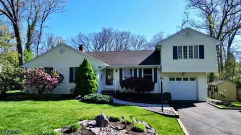 32 Dover Milton Rd, Oak Ridge, NJ 07438