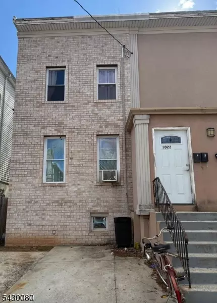 1022 Laura St, Elizabeth, NJ 07201