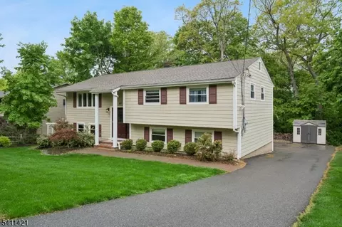 60 Edgemere Rd, Livingston, NJ 07039