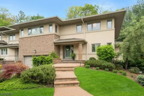 22 Fox Run Rd, Allendale, NJ 07401