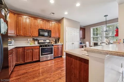 123 Levinberg Ln, Wayne, NJ 07470 photo 7