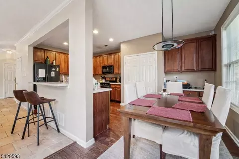 123 Levinberg Ln, Wayne, NJ 07470 photo 9