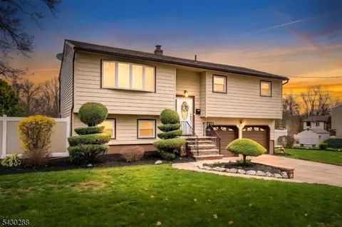 63 Arden St, Somerset, NJ 08873