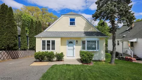 34 Arch St, Butler, NJ 07405