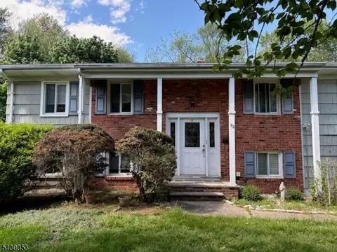 92 Fairway Dr, East Hanover, NJ 07936