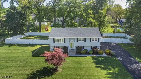 6 Beaumont Pl, Whippany, NJ 07981
