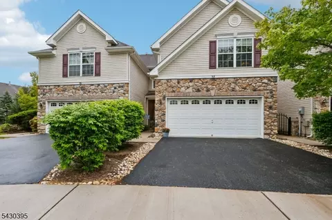 17 Miller Cir, Pennington, NJ 08534