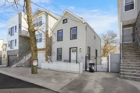 418 S 10th St, Newark, NJ 07103