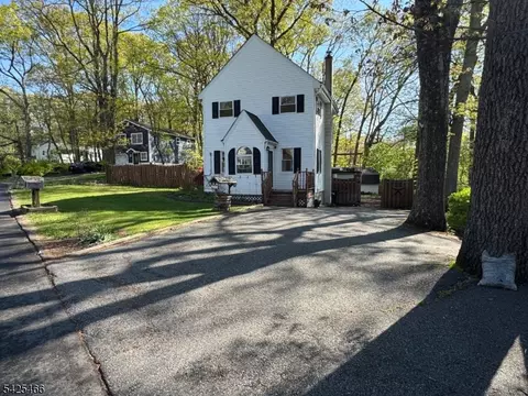 95 Unger Ave, Stanhope, NJ 07874