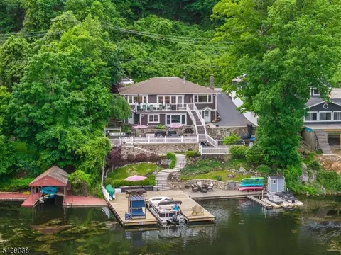 235 Hudson Ave, Hopatcong, NJ 07843