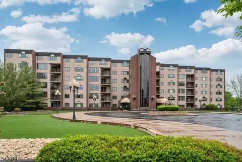 1360 Hamburg Tpke #409, Wayne, NJ 07470