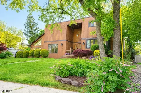 135 Ridge Rd, Nutley, NJ 07110