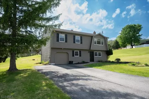 15 Carol Dr, Glenwood, NJ 07418