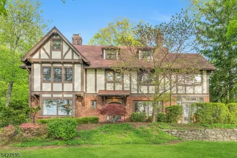37 Afterglow Ave, Verona, NJ 07044