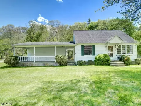 24 George St, Mine Hill, NJ 07803