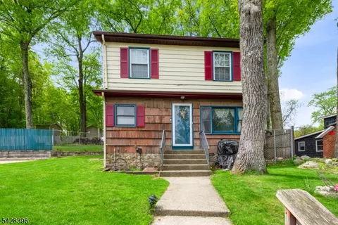 19 E Shore Rd, Lake Hopatcong, NJ 07849