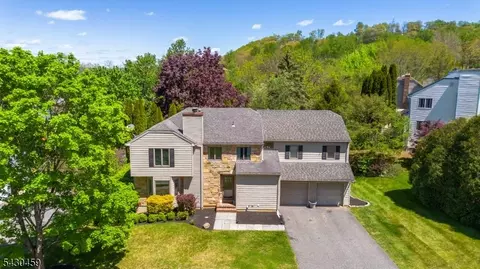 20 Knob Hill Rd, Hackettstown, NJ 07840