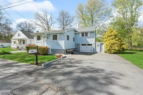 20 Madelyn Ave, West Milford, NJ 07480