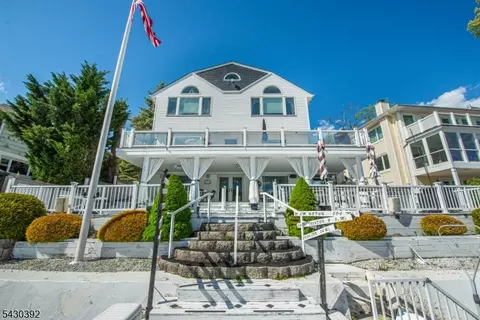 62 Ithanell Rd, Hopatcong, NJ 07843