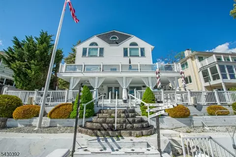 62 Ithanell Rd, Hopatcong, NJ 07843