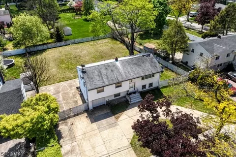 5 Burnside Pl, Wayne, NJ 07470 photo 2