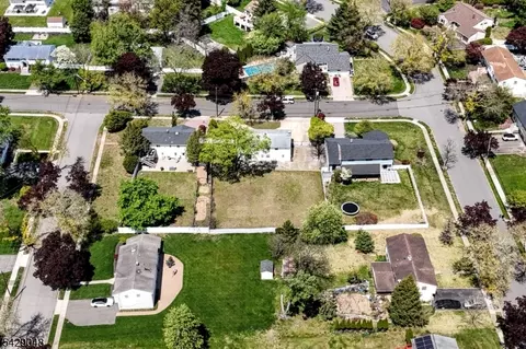 5 Burnside Pl, Wayne, NJ 07470 photo 8