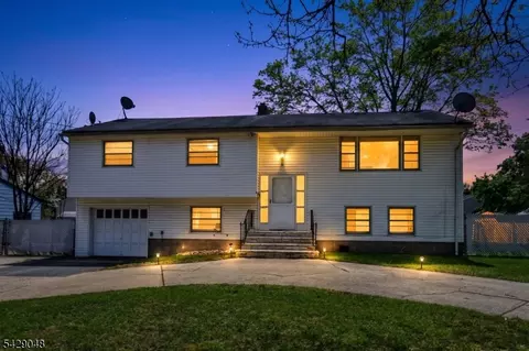 5 Burnside Pl, Wayne, NJ 07470