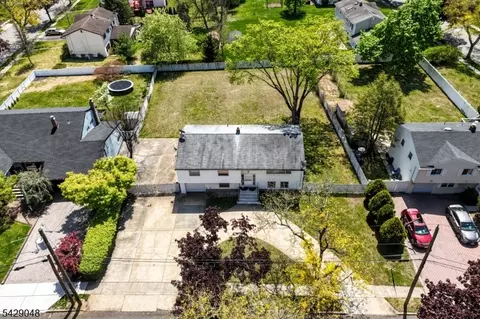5 Burnside Pl, Wayne, NJ 07470 photo 3