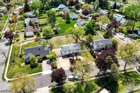 5 Burnside Pl, Wayne, NJ 07470 photo 4