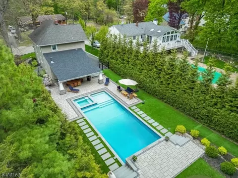 228 Miller Rd, Mahwah, NJ 07430