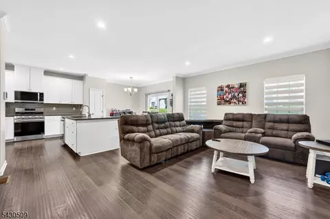 16 Shadetree Ln, Mount Arlington, NJ 07856