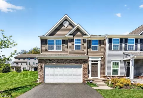 16 Shadetree Ln, Mount Arlington, NJ 07856