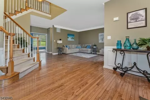 Entry Way - 9 Hawk Dr, Ringoes, NJ 08551 photo 3 of 4