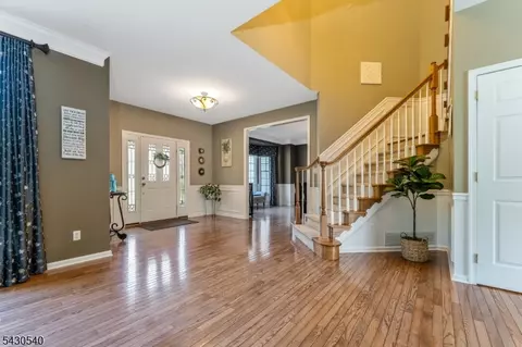 Entry Way - 9 Hawk Dr, Ringoes, NJ 08551 photo 2 of 4