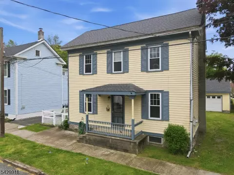 54 Front St, Belvidere, NJ 07823