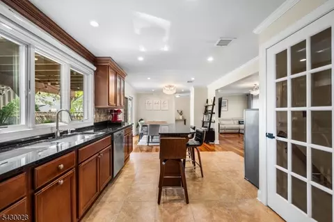 124 Crain Rd, Paramus, NJ 07652 photo 14