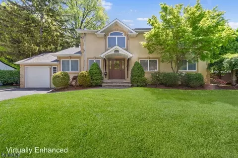 124 Crain Rd, Paramus, NJ 07652