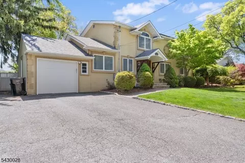 124 Crain Rd, Paramus, NJ 07652 photo 2