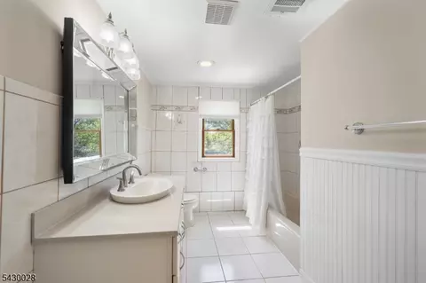124 Crain Rd, Paramus, NJ 07652 photo 28