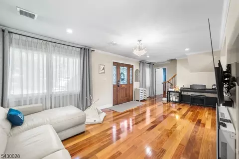 124 Crain Rd, Paramus, NJ 07652 photo 6