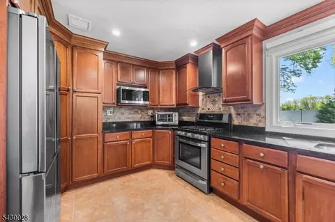124 Crain Rd, Paramus, NJ 07652 photo 13