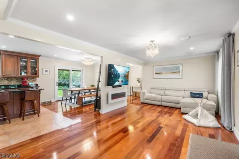 124 Crain Rd, Paramus, NJ 07652 photo 4