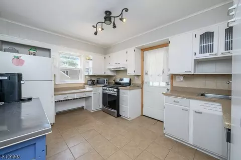 Kitchen - 49 Colonial Dr, Clark, NJ 07066 photo 1 of 2