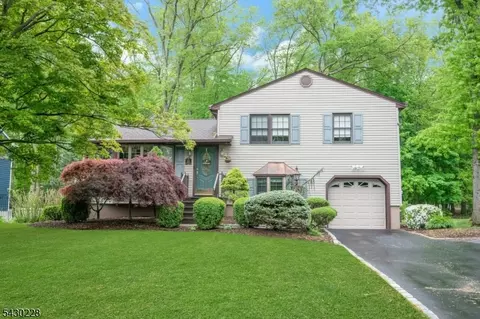 92 Louis St, Whippany, NJ 07981