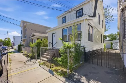 91 Willoughby St, Newark, NJ 07112