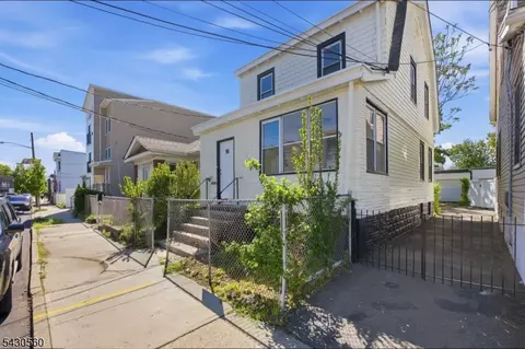 91 Willoughby St, Newark, NJ 07112