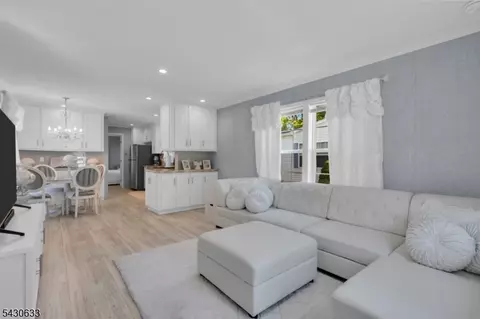 Living - 9 White Birch Park, Hampton, NJ 08827 photo 1 of 3