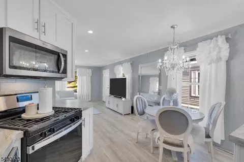 Dining - 9 White Birch Park, Hampton, NJ 08827 photo 1 of 3